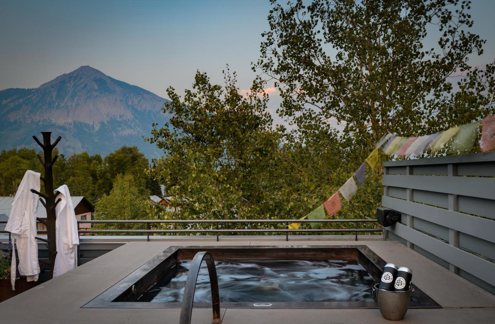 Eleven Scarp Ridge Lodge Crested Butte Exterior photo